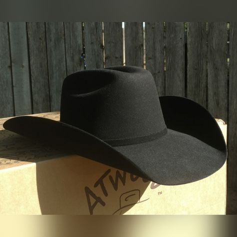 Shop barsevenssupply's closet or find the perfect look from millions of stylists. Fast shipping and buyer protection. Atwood Hat Co. 5X Black Fur Felt Cowboy Hat - 7 1/8 Hard to find and purchased direct from Atwood! Nice black 5X fur felt cowboy hat. Size 7 1/8. This hat is creased with Atwood's 4 3/4" low crown, and a 4" Hereford brim. Self band with silver buckle. Leather sweatband, and pretty purple satin lining. If you want a hat with Atwood's Low Crown crease, it has to be shaped at Black Leather Cowboy Hat, Types Of Cowboy Hats, Cowboy Hat Shapes, Black Cowgirl Hat, Black Felt Cowboy Hat, Best Cowboy Hats, Nike Golf Hat, Felt Cowboy Hat, Dodger Hats