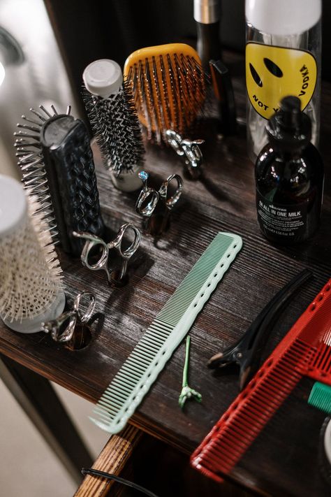 Black and Silver Usb Flash Drive on Brown Wooden Desk · Free Stock Photo College Beauty, Barbershop Design, Bad Haircut, Barber Tools, Wooden Drawers, Hair Dresser, Wooden Desk, Beauty Business, Cosmetology