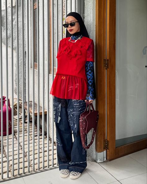 I wanna say happy Monday, but then I‘d lie 🤣 have a productive day instead beautiful people 🤍 outfit deetz red bow top —— @commedesgarcons.play sheer red top —— thrifted blue inner —— @dibbaofficial jeans —— @beams_official bag —— @tellavision.store shoes —— @vans . . . . . . . . . . . outfit repeater. rotation. layering. modest fashion. Sheer Layering Outfit, Red Top Outfit, Outfit Repeater, Vans Outfit, Hijab Ootd, Bow Top, Shoes Vans, Productive Day, Store Shoes