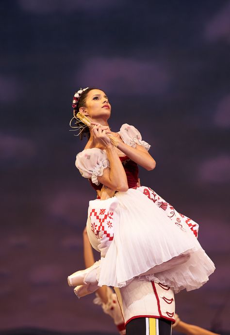 Coppelia Ballet, Ballet Variations, Francesca Hayward, Ballet Show, Ballet Giselle, Famous Ballets, Ballet Shows, The Night Is Young, The Royal Ballet