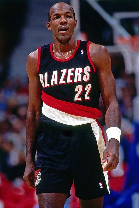 Portland Blazers, Clyde Drexler, Basketball Highlights, Basketball Photos, Scottie Pippen, Portland Trail Blazers, Nba Logo, Nba Pictures, Nba Legends