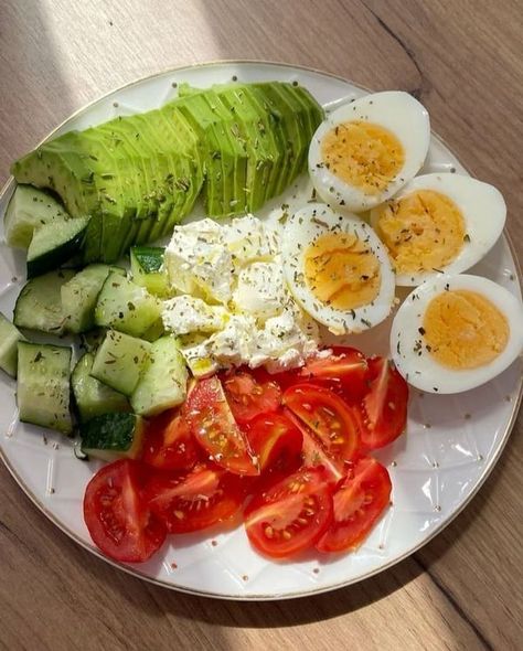 Easy Salad | breakfast | Facebook Breakfast Salads, Salad Breakfast, Breakfast Salad, Birthday Breakfast, Easy Salad, Greek Salad, Salad Dressings, Easy Salads, Low Sodium