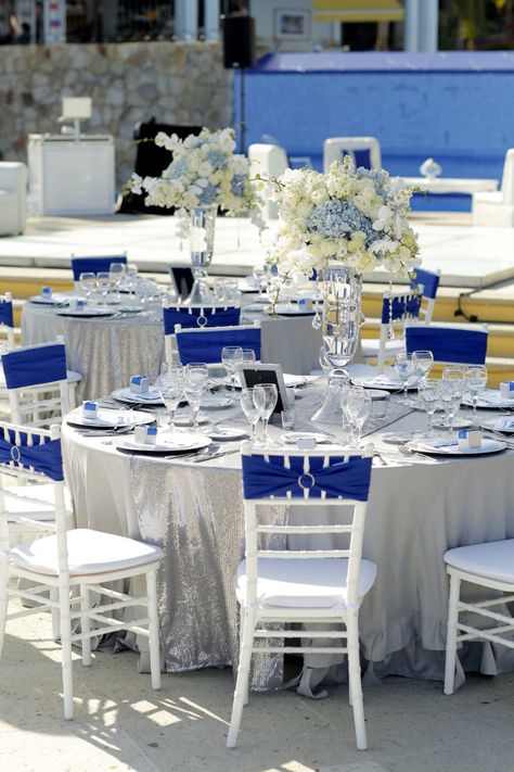 Blue and silver tables ape Grey Wedding Centerpieces, Wedding Table Settings Blue, Navy Beach Wedding, Royal Blue Centerpieces, Royal Blue And Silver Wedding, Blue And Grey Wedding, Grey Wedding Decor, Silver Wedding Theme, Blue And Silver Wedding