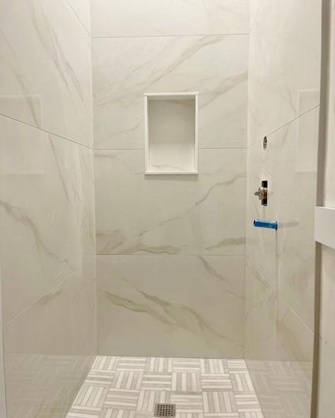 Square Tile Shower Wall, Large Format Shower Tile, Large Format Tile Bathroom, Master Bath Tile, Pretty Bottles, Bath Tile, Bath Tiles, Shower Niche, Large Format Tile