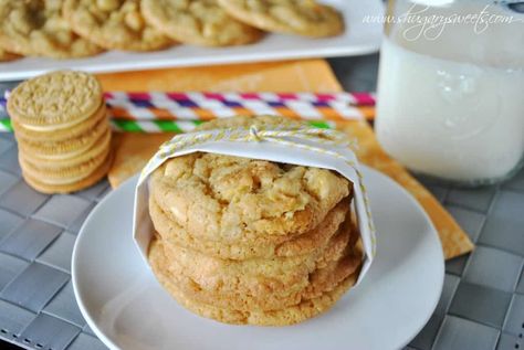 Lemon Crunch Cookies- made with crushed lemon #oreos #JELLO www.shugarysweets.com Lemon Crunch, Lemon Oreo, Lemon Oreos, Assorted Cookies, Cookies Lemon, Crunch Cookies, Recipes Brownies, Summertime Snacks, Cookie Sandwich