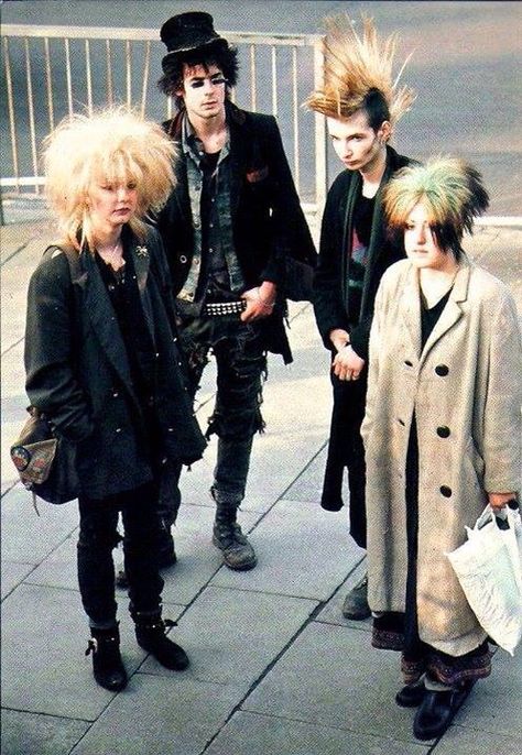 Punk goths guys '80s #WesternFashion #Punk #UK New Wave Aesthetic, 80s Goth Fashion, Post Punk Fashion, 80s Punk Fashion, Wave Aesthetic, Goth Guy, Punk Mode, Punk 80s, Traditional Goth