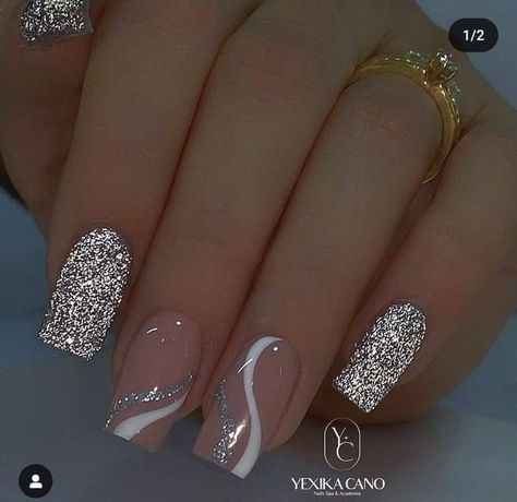 Elegant Touch Nails, Unghie Sfumate, Nagellack Trends, Fancy Nails Designs, Silver Nail, Glitter Gel Nails, Pretty Nail Art Designs, Nail Designs Glitter, New Year's Nails