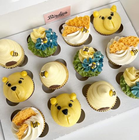 Winnie The Pooh Baby Shower Cupcakes, Winnie The Pooh Cupcakes Ideas, Winnie The Pooh Desserts, Cupcakes Decoration Disney, 18th Birthday Cupcakes, Winnie The Pooh Cupcakes, Cupcake Design Ideas, Cupcake Decorating Birthday, Pooh Cupcakes