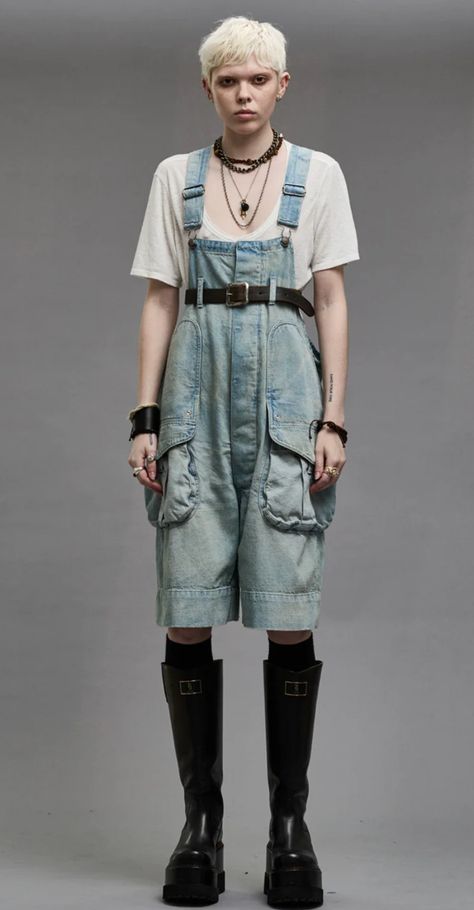 Gardening Pose Reference, Grunge Overalls Outfits, Workwear Aesthetic, Coverall Outfit Women, Overalls Outfit Aesthetic, Ripped Overalls, Denim Overalls Outfit, Overalls Outfits, Work Overalls