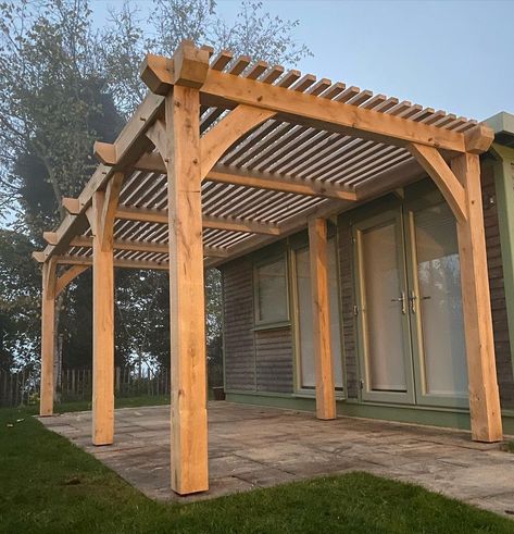 Using oak wood in this pergola design will produce a garden decoration that is sturdy and lasts longer. Traditional style will also produce a charming home decor. Oak Wood Pergola from @oak_frames_norfolk #pergola #outdoordecoration #outdoordecoration Wooden Veranda, Traditional Pergola, Oak Pergola, Beautiful Pergola, House Courtyard, Corner Pergola, Lattice Structure, Wood Shed Plans, Wooden Gazebo