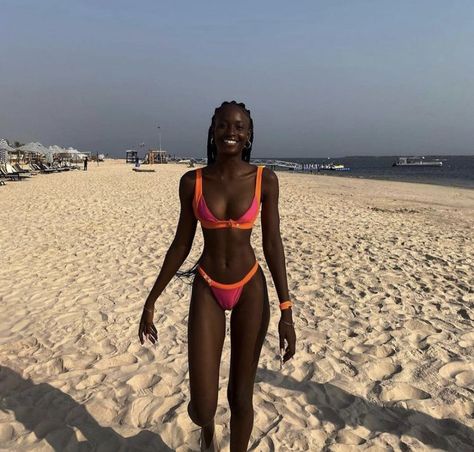 Dark Skin Beauty, Black Femininity, Dark Skin Women, Summer Body, Black Is Beautiful, The Ocean, Persona, A Woman, The Beach