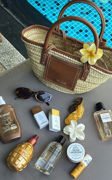 #tan #tanning #flowerclips #hairclip #fashion #fashion #aesthetic #whatsinmybag #jacquemus #chanel #perfume #makeup #makeupoftheday #makeuplover Jacquemus Beach Bag, Jacquemus Aesthetic, Chanel Makeup Bag, Dream Reality, Jacquemus Bag, Beach Inspo, Fresh Girls, Snap Ideas, Chanel Perfume