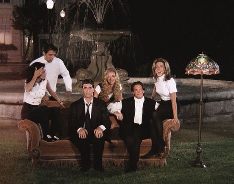 Friends Opening Scene, Friends Tv Show Iconic Pictures, Friends Intro Pictures, Friends Tv Show Aesthetic Icons, Friends Pictures Tv Show, Friends Cast 90s, Friends Aesthetic Tv Show, Friends Widget, Monica Rachel