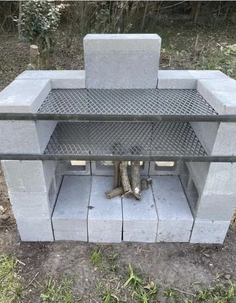 Backyard Bbq Pit, Cinder Block Fire Pit, Brick Bbq, Diy Outdoor Fireplace, Outdoor Barbeque, Cinder Blocks, Outdoor Stove, Fire Pit Designs, Bbq Pit