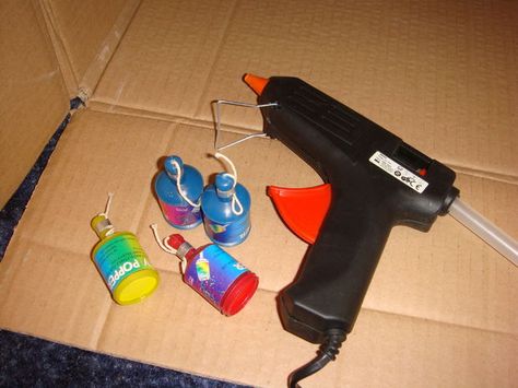 This Instructable will show you how to 'booby trap' a box with party poppers and surprise whoever opens it. I first tried this on my Dad at Christmas... Christmas Gift Pranks, Birthday Pranks, Gift Prank, Christmas Pranks, Prank Gift Boxes, Exploding Gift Box, Surprise Gifts For Him, Gag Gifts Christmas, Prank Gifts