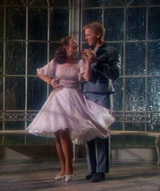 Rolf and Liesl! I love this scene so much, it was one of my favorite scenes to do :) Sound Of Music Movie, Simon And Garfunkel, Christopher Plummer, The Sound Of Music, Septième Art, Julie Andrews, The Wizard Of Oz, Judy Garland, North And South