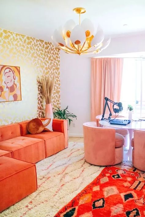 a bright maximalist home office with a gold stencild wall, a desk for several people, pink chairs, a coral sectional and bold rugs Podcast Room, Podcast Ideas, Bright Furniture, Maximalist Home, Podcast Studio, Cozy Couch, Almost 30, Teal Walls, Pink Chair