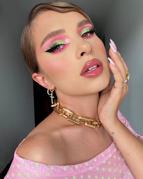 Pink And Mint Makeup, Pink Green Eye Makeup, Green And Pink Makeup Looks, Pink Green Makeup, Green And Pink Eye Makeup, Pink And Green Makeup Looks, Pink And Green Eye Makeup, Pink And Green Eyeshadow Looks, Green And Pink Eyeshadow