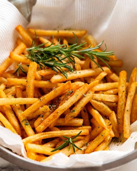 Bowl of freshly made French fries with rosemary salt Types Of French Fries, French Fries At Home, Perfect French Fries, Best French Fries, Recipe Tin Eats, Tin Eats, Rosemary Salt, Seasoned Fries, French Fried Potatoes