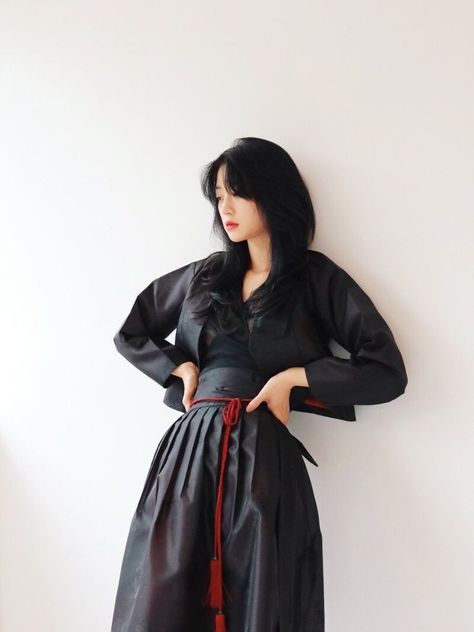 Hanfu Street Style, Bleach Oc, Japanese Fashion Women, Asia Fashion, Inspiration Dress, Chinese Fashion Street, Korean Traditional Dress, Modern Hanbok, Japanese Outfits