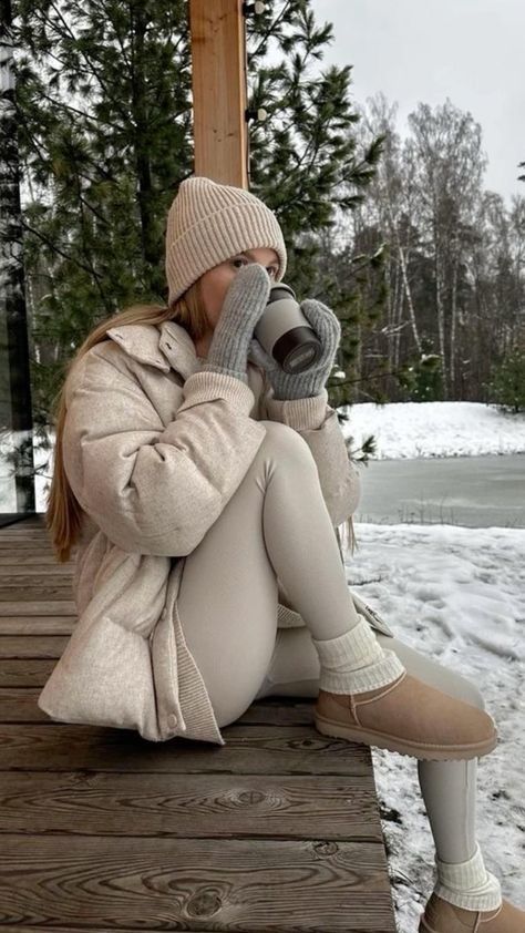 Neutral Snow Outfits, Cold Outfits Snow, Winter Snow Fashion Outfits, Winter Tahoe Outfit, Nordic Winter Outfits Women, Colorado Christmas Outfit, White Toque Outfit, Womens Colorado Outfits, Winter Alaska Outfit