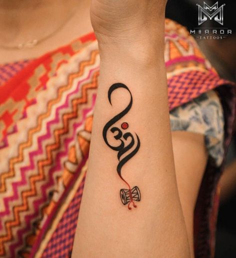 Woman Wrist Tattoo Ideas, Om Mehndi Designs, Shiva Tattoo For Women, Om Tatoos Design, Shiva Back Tattoo, Mahadev Tattoo For Girl, Mahadev Tattoo For Women, Om Tattoo Design Women, Trishul Tattoo Designs