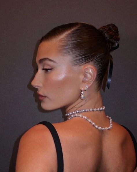 hailey bieber Tiffany Blue Nails, Hayley Bieber, Sleek Bun, French Braid Hairstyles, Hailey Baldwin, Long Bob, Hailey Bieber, Tiffany Blue, Gigi Hadid