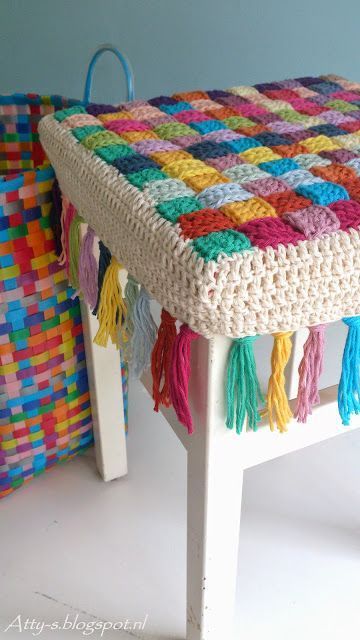 Stool Cover Crochet, Confection Au Crochet, Stool Covers, Easy Crochet Projects, Crochet Simple, Haken Baby, Crochet Cushions, Crochet Home Decor, Crochet For Home