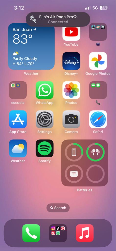 Organised Iphone Home Screen, Phone Apps Organize, Home Screen Ideas Iphone, Ios 16 Lock Screen, Ios 16 Home Screen, Iphone Tutorial, Organize Phone Apps, Iphone Texts, Homescreen Idea