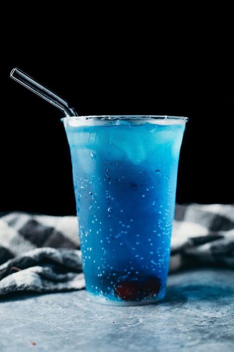 Ocean Water Drink, Sprite Recipe, Sonic Water, Sonic Ocean Water, Summer Mixed Drinks, Christmas Tree Water, Kid Friendly Drinks, Blue Juice, Lemon Drink