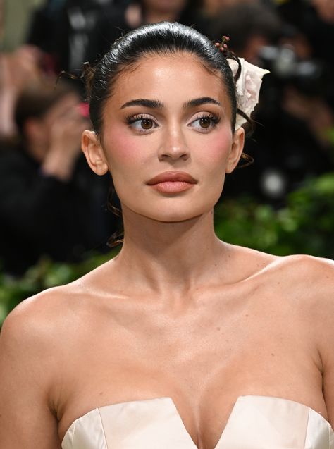 2024 Met Gala Celebrating "Sleeping Beauties: Reawakening Fashion" at The Metropolitan Museum of Art on May 06, 2024 in New York City. Kylie Jenner Met Gala Makeup, Kylie Jenner Met Gala 2024, Angelica Vibes, Met Gala Hair, Met Gala Makeup, Reawakening Fashion, Kylie Jenner Met Gala, Celebrity Wedding Makeup, Makeup Birthday