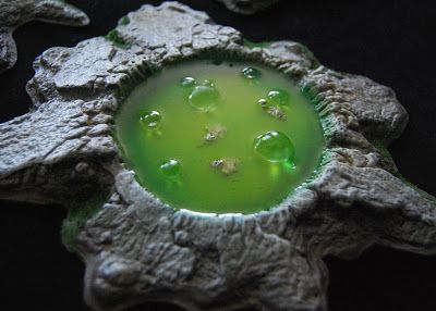 More Realistic Terrain – Toxic Slime Pits Tutorial Part 2 | Wargaming Hub - just great for those Halloween and wizardly scenes Dnd Diy, Dnd Crafts, Dnd Terrain, Miniature Terrain, Warhammer Terrain, Miniature Bases, 40k Terrain, Game Terrain, Geek Decor