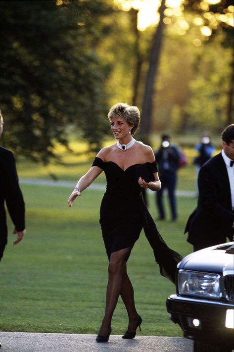 Princess Diana Revenge Dress, Revenge Dress, Tommy Mottola, Princess Diana Fashion, Elizabeth Debicki, Princess Diana Photos, Princess Diana Pictures, Princes Diana, Diana Fashion