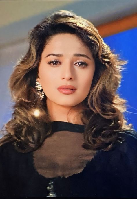 Old Actress Indian, Madhuri Dixit In 90s, 2000s Bollywood, 90s Beauty, Sonali Bendre, Ego Quotes, Communist Propaganda, Madhuri Dixit, Hrithik Roshan