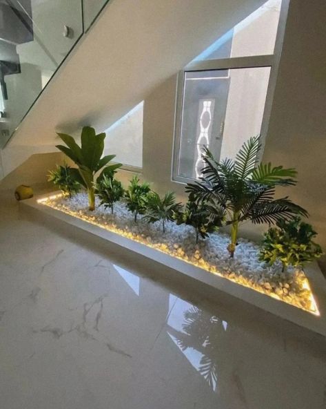 Plant Under Stairs, Plants Under Staircase, Staircase Garden Indoor, Indoor Landscaping, تحت الدرج, Staircase Design Modern, Indoor Plant Wall, Stairs Design Interior, Staircase Handrail