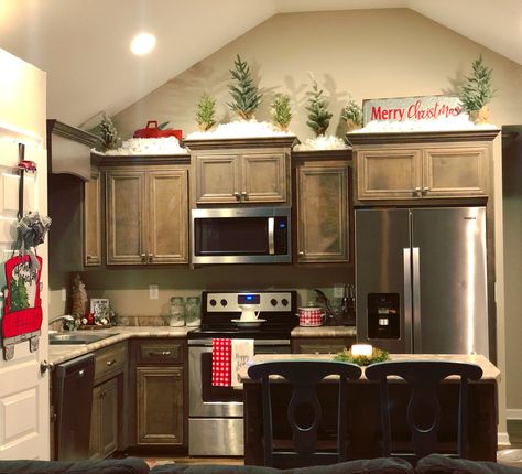 Single Wide Christmas Decorations, Christmas Kitchen Decor Brown Cabinets, Kitchen Peninsula Christmas Decor, Christmas Decor On Top Of Fridge, Christmas Cabinet Ideas, Christmas Decor Ideas Above Cabinets, Top Of Kitchen Cabinets Christmas Decor, Top Of Cupboard Christmas Decor, Top Of Kitchen Cabinet Christmas Decor Ideas