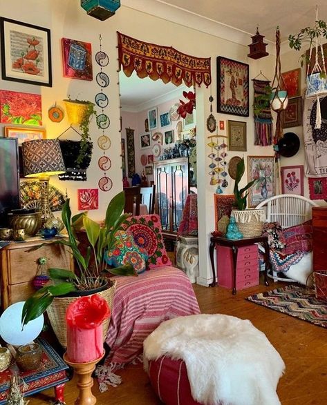 Maximalism House Decor, Maximalism Decor, Hippy Room, Apartment Decor Inspiration, Maximalism, Dream Room Inspiration, Sunday Afternoon, Room Makeover Inspiration, Living Room Inspo