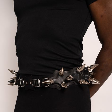 Cool Belts Fashion, Spiky Belt, Black Fingertips, Unique Mens Fashion, Buckle Reference, Spiked Belt, Spike Belt, Unique Belts, Spiked Collar