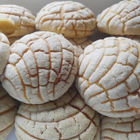 Semitas Mexicanas Recipes, Conchitas Recipe, Concha Recipe, Conchas Recipe, Cemetery Boys, Mexican Sweet Bread, Mexican Sweets, Mexican Cookies, Mexican Pastries