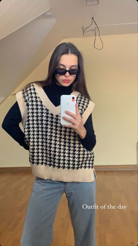 Honest Aesthetic, Pencil Skirt Outfits Casual, Sweater Vest Outfit, Vest Outfit, Pencil Skirt Outfits, Winter Fashion Outfits Casual, Uni Outfits, Vest Outfits, Cute Simple Outfits