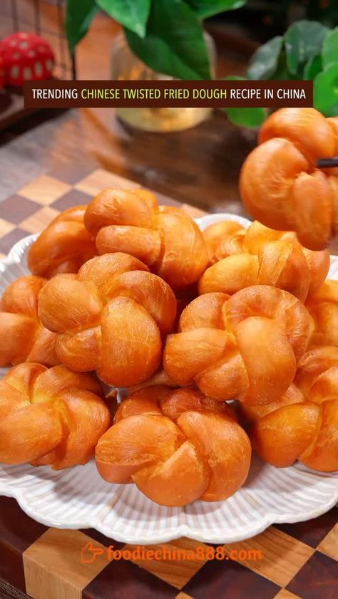 Wayne Shen (@foodiechina888) on Threads Fried Dough Recipe, Chinese Donut, Chinese Donuts, Fondant Cake Designs, Chinese Dessert, Fried Dough, Just Eat It, Trending Recipes, Dough Recipe