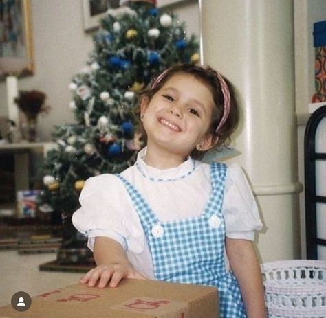 🫧🤍 FAV PHOTO DUMP YET Ariana Grande Baby, Celebrity Icons, Glinda The Good, Wicked Witch Of The West, Glinda The Good Witch, Young Celebrities, The Good Witch, Cat Valentine, Famous Singers