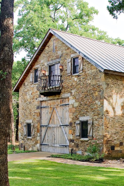 Old stone barn made into a house. Kipp Barn | Heritage Restorations. I have always dreamed of converting a barn! Architecture Degree, Stone Building, Barn Living, Country Barns, Converted Barn, Stone Barns, Casa Vintage, Dream Barn, Farm Barn