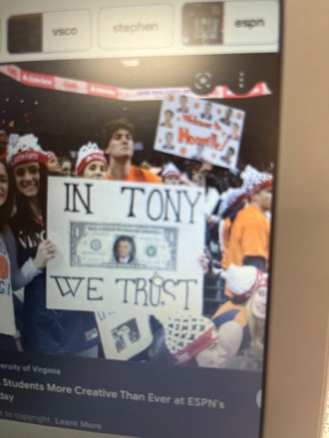 Sophmore Spirit Posters, Espn Game Day Signs, Usa Pep Rally Signs, Cheerleading Signs For Football Games, Espn College Gameday Signs, College Gameday Signs, Cheer Posters, College Gameday, Homecoming Ideas