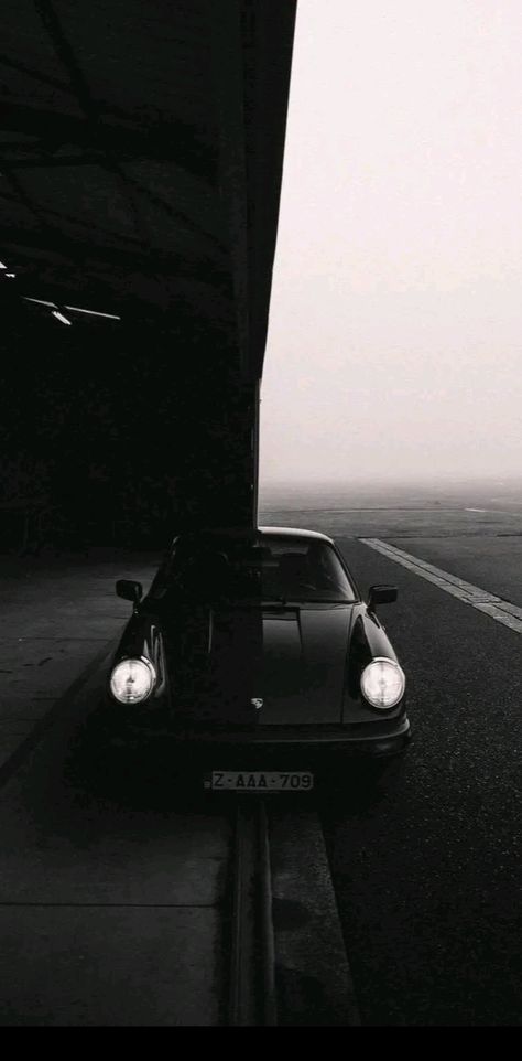 Vintage Porsche Aesthetic Wallpaper, Vintage Porsche Wallpaper, Vintage Aesthetic Room Ideas, Porsche Advertisement, Ideas For The Room, Wallpaper Car Aesthetic, Wallpapers Room, Night Car Snap, Porsche Iphone Wallpaper