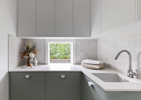 CABINETRY COLOURS : OUR TOP 3 TIPS YOU MUST TRY IN YOUR LAUNDRY - Oak and Orange Grey Splashback, Tile Grout Color, Floor Tile Grout, Laundry Doors, Cosy Lounge, Dado Rail, Splashback Tiles, Cottage Design, Lounge Room