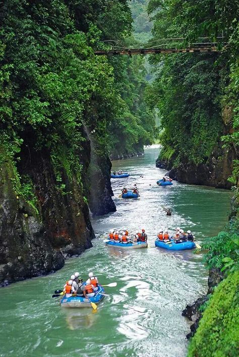 Rafting, en el Rio paquare, Costa Rica. Costa Rica Honeymoon, Costa Rica Adventures, Fortuna Costa Rica, Costa Rica Travel Guide, Costa Rica Vacation, Eco Lodge, Adventure Vacation, Monteverde, River Rafting