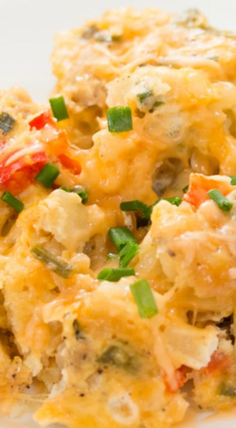 Crock Pot Egg Scramble ~ A warm, delicious egg scramble loaded with potatoes, sausage, cheese, & veggies, baked to perfection right in your crock pot! Crockpot Egg Bake, Crockpot Eggs, Crockpot Scrambled Eggs, Potluck Brunch Ideas, Eggs In Crockpot, Potluck Brunch, Breakfast Party Menu, Egg Scramble, Slow Cooker Breakfast