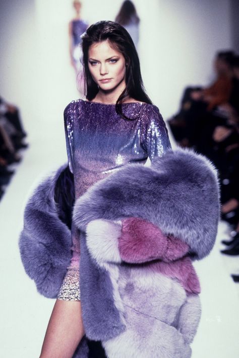 Purple Runway Fashion, Purple Fur Coat, Purple Lady, Purple Girls, Purple Outfits, Lady Fashion, John Galliano, Purple Aesthetic, Shades Of Purple