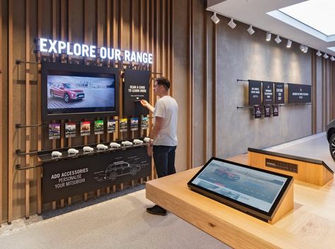 Digital displays utilised to encourage interaction. Mall Concept, Electronics Store Design, Interactive Retail, Electronic Store, Digital Retail, Retail Technology, Retail Space Design, Interactive Display, Showroom Design